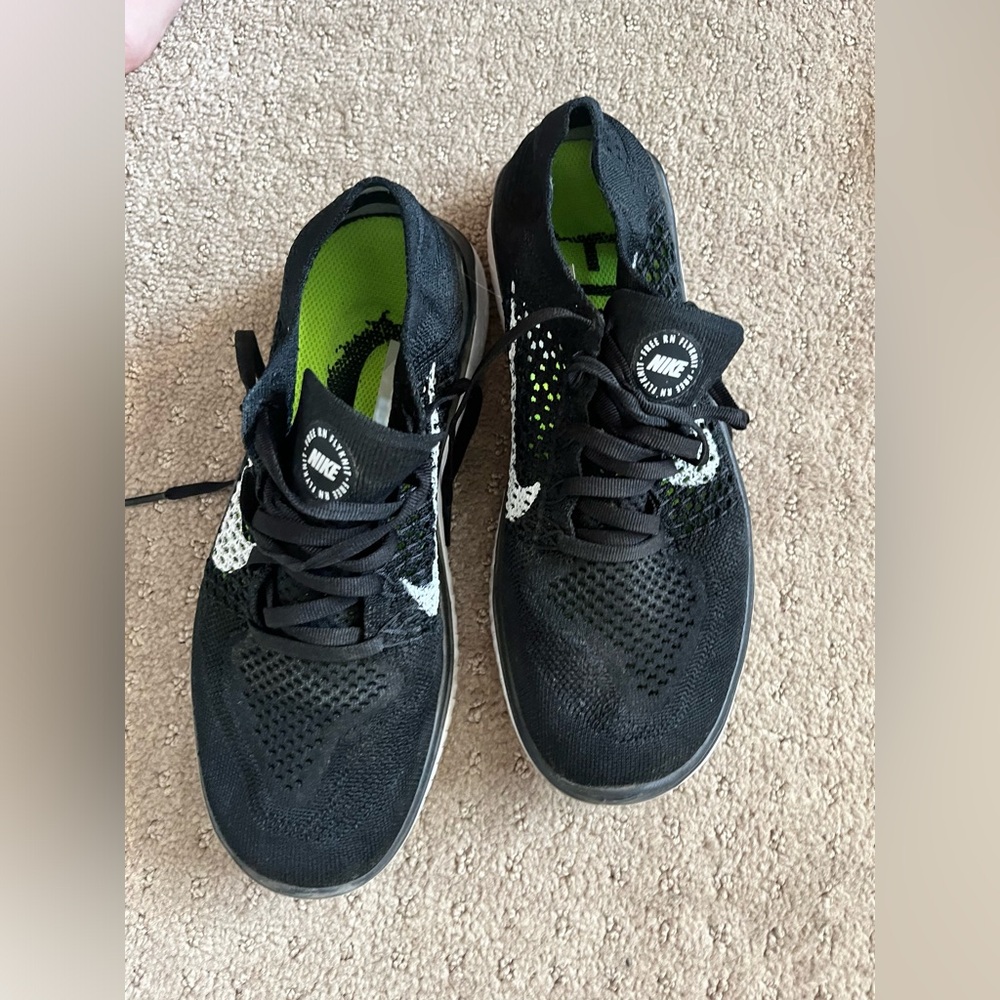 Black Nike flyknit